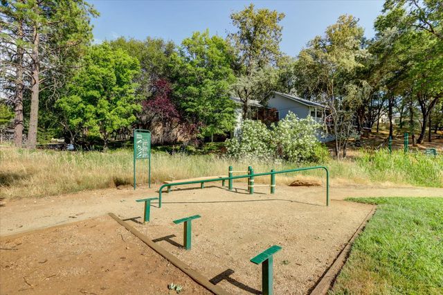 11594 Madrone Ct, Auburn, CA 95602