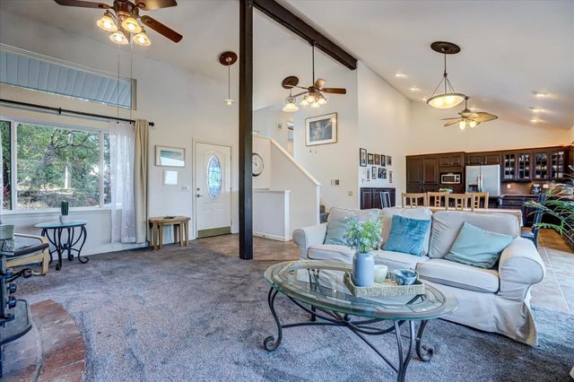 11594 Madrone Ct, Auburn, CA 95602