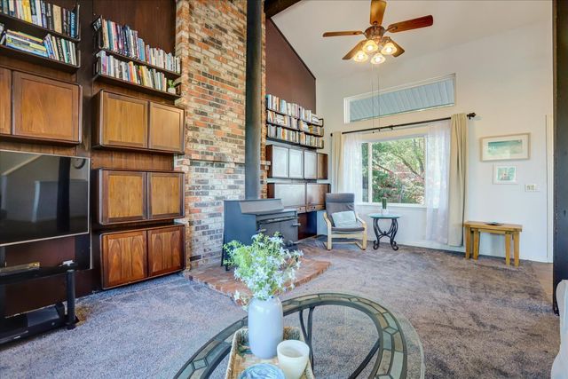 11594 Madrone Ct, Auburn, CA 95602