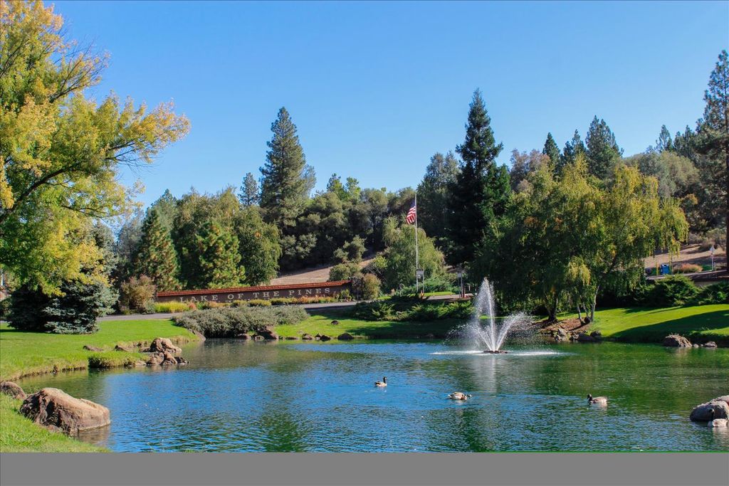 11594 Madrone Ct, Auburn, CA 95602