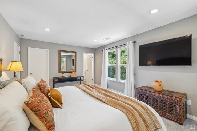 4880 Warm Springs Rd, Glen Ellen, CA 95442