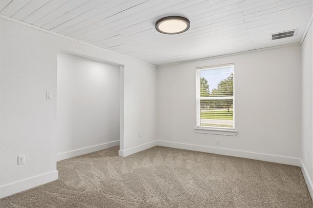 404 E Wolf ST, Granger, TX 76530