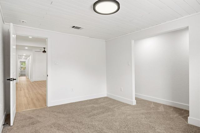 404 E Wolf ST, Granger, TX 76530