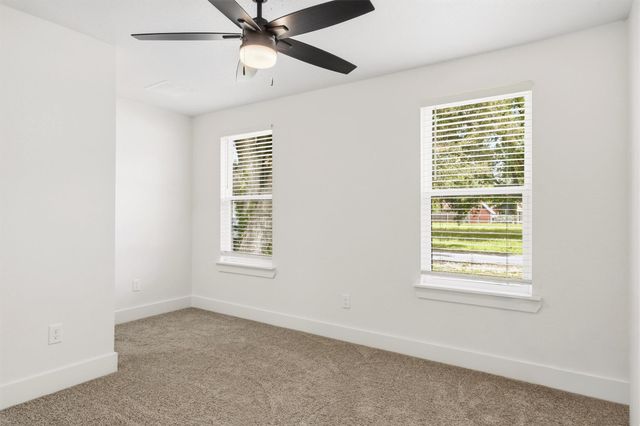 404 E Wolf ST, Granger, TX 76530