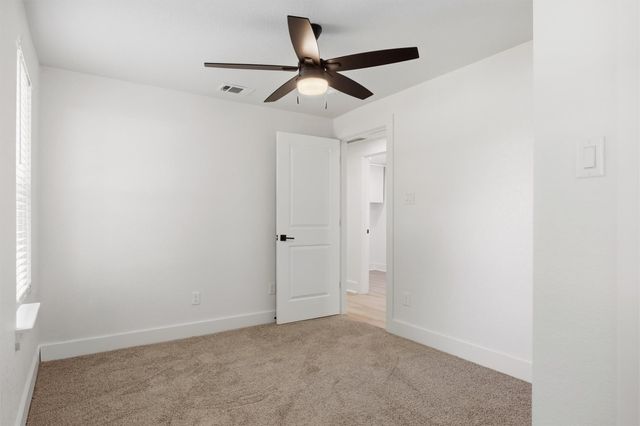 404 E Wolf ST, Granger, TX 76530