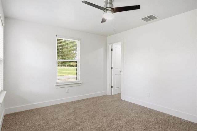 404 E Wolf ST, Granger, TX 76530
