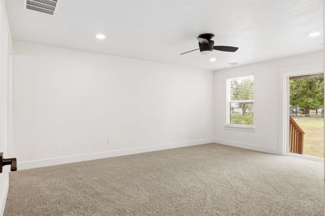 404 E Wolf ST, Granger, TX 76530