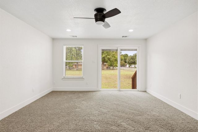 404 E Wolf ST, Granger, TX 76530