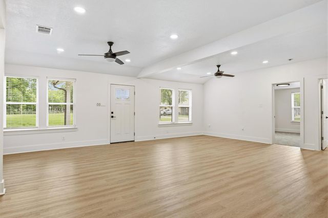 404 E Wolf ST, Granger, TX 76530