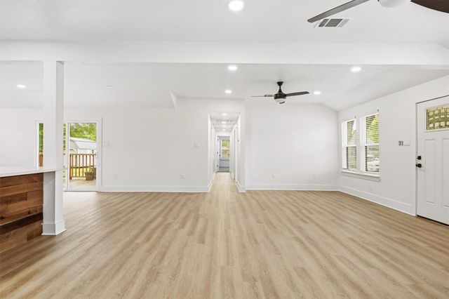 404 E Wolf ST, Granger, TX 76530