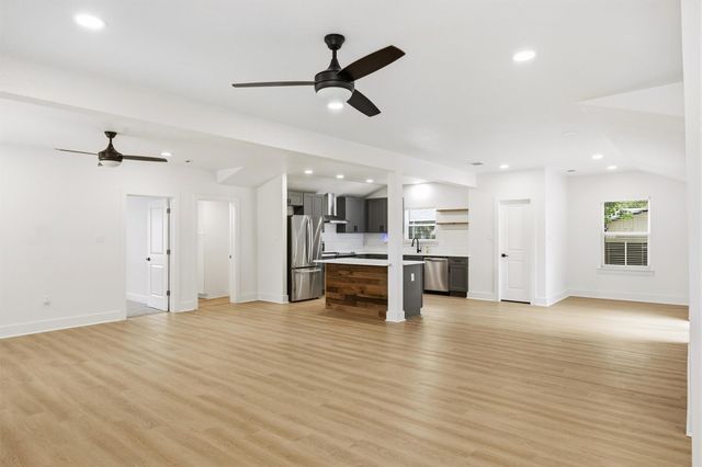 404 E Wolf ST, Granger, TX 76530