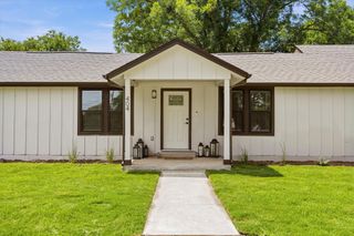 404 E Wolf ST, Granger, TX 76530
