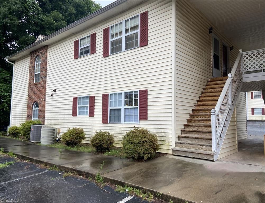 2914 Creekview Court, High Point, NC 27265