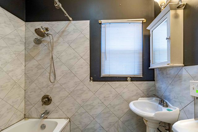 5228 S JUSTINE Street, Chicago, IL 60609