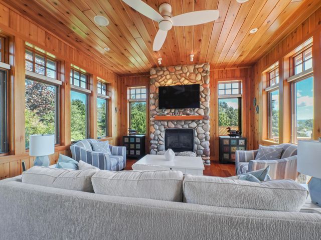 11825 Russell Ridge Drive, Williamsburg, MI 49690