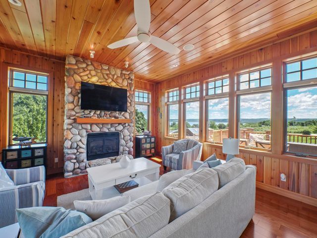 11825 Russell Ridge Drive, Williamsburg, MI 49690