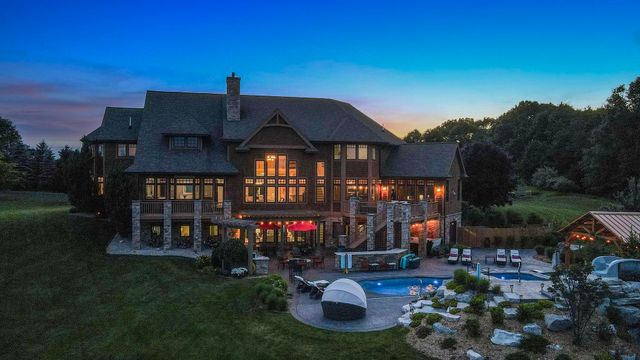 11825 Russell Ridge Drive, Williamsburg, MI 49690