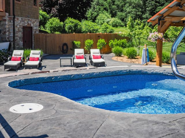 11825 Russell Ridge Drive, Williamsburg, MI 49690