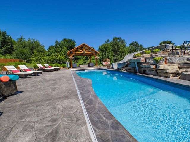 11825 Russell Ridge Drive, Williamsburg, MI 49690