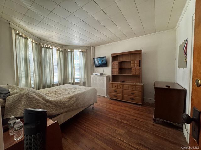 82-72 88th Place, Glendale, NY 11385