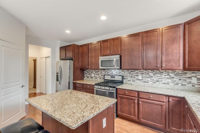 44843 STOCKTON Drive, Novi, MI 48377