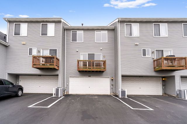 568 Lincoln Station Drive, Oswego, IL 60543