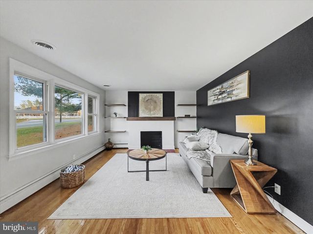 2196 S QUEEN ST, York, PA 17402