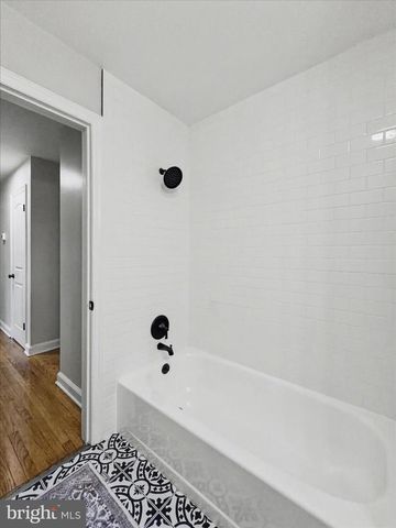 2196 S QUEEN ST, York, PA 17402