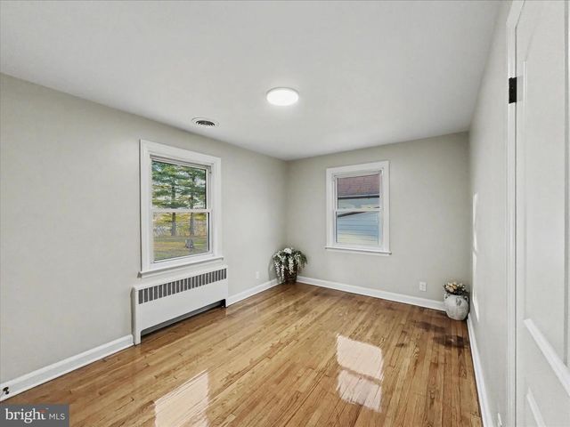 2196 S QUEEN ST, York, PA 17402