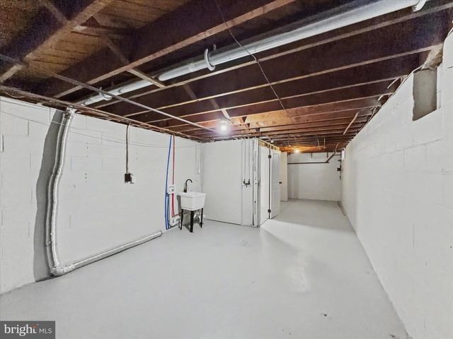 2196 S QUEEN ST, York, PA 17402