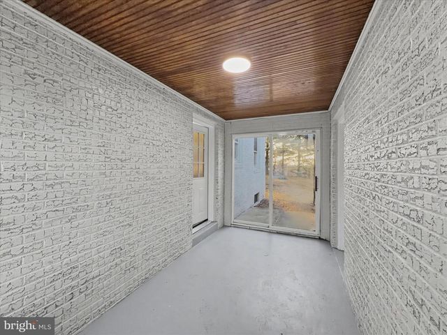 2196 S QUEEN ST, York, PA 17402