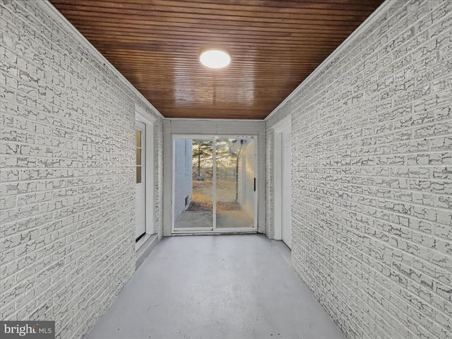 2196 S QUEEN ST, York, PA 17402