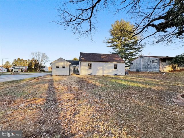 2196 S QUEEN ST, York, PA 17402