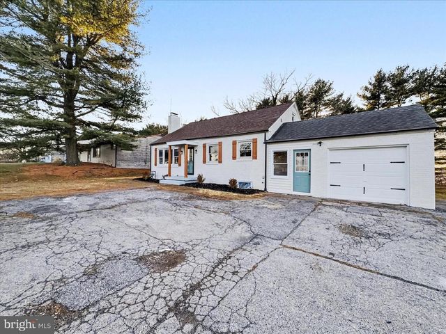 2196 S QUEEN ST, York, PA 17402