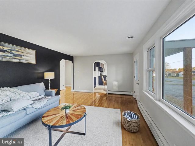 2196 S QUEEN ST, York, PA 17402