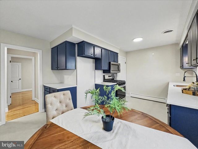 2196 S QUEEN ST, York, PA 17402