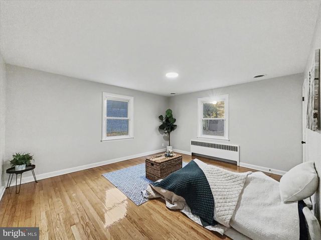 2196 S QUEEN ST, York, PA 17402