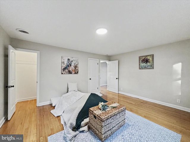 2196 S QUEEN ST, York, PA 17402