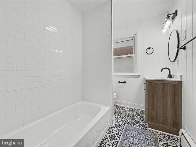 2196 S QUEEN ST, York, PA 17402