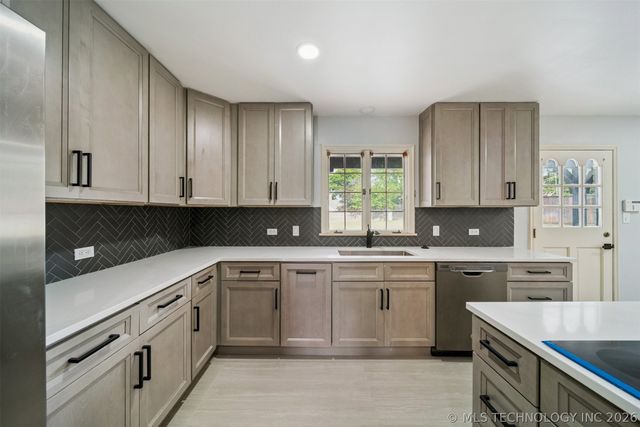 3215 E 61st Street, Tulsa, OK 74136