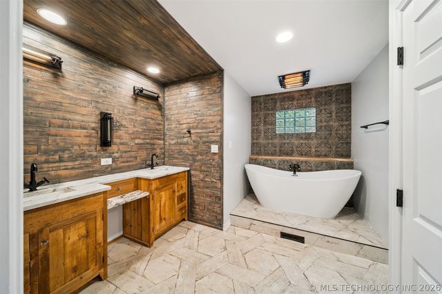 3215 E 61st Street, Tulsa, OK 74136