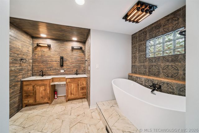 3215 E 61st Street, Tulsa, OK 74136