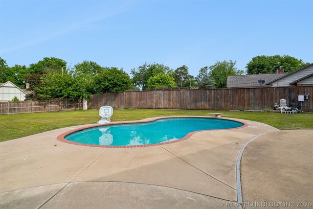 3215 E 61st Street, Tulsa, OK 74136