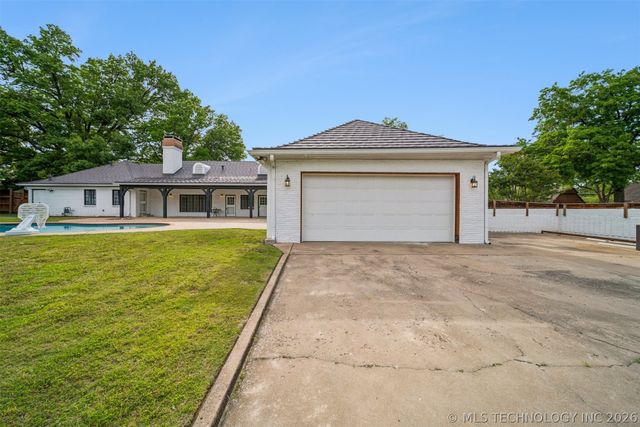3215 E 61st Street, Tulsa, OK 74136