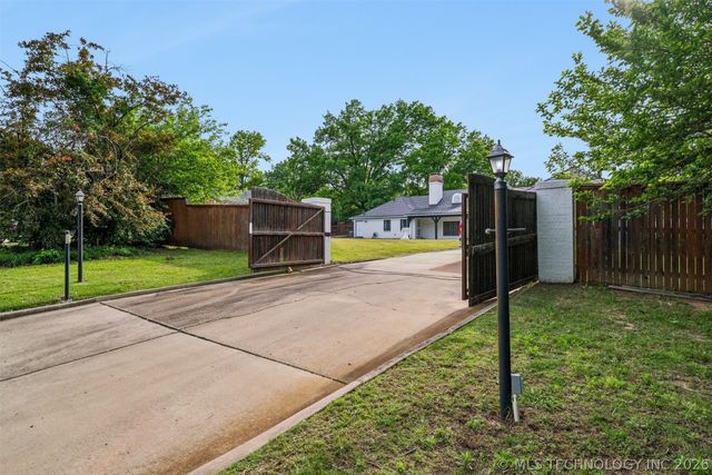3215 E 61st Street, Tulsa, OK 74136