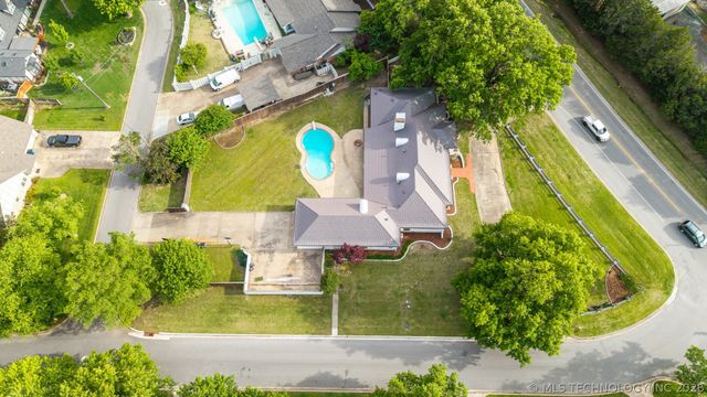 3215 E 61st Street, Tulsa, OK 74136