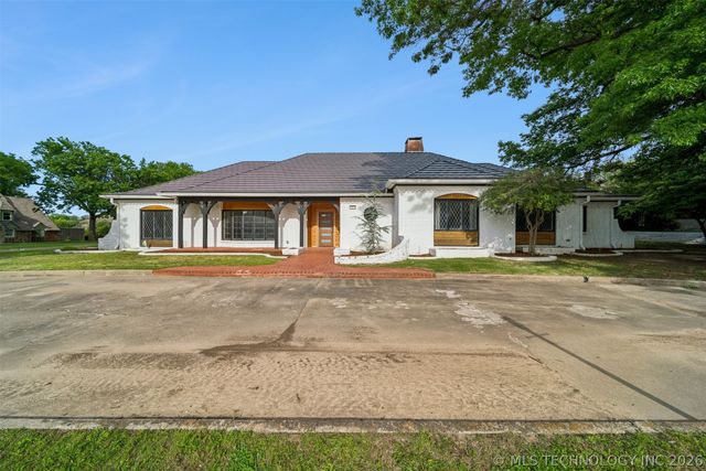 3215 E 61st Street, Tulsa, OK 74136