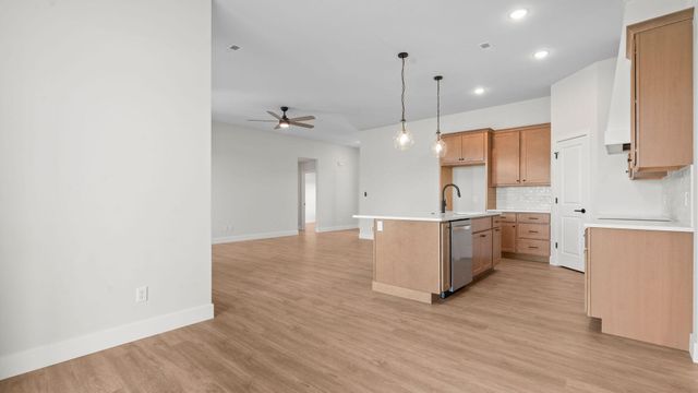 4405 ROYAL COUNTY RD, Columbia, MO 65201