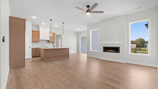 4405 ROYAL COUNTY RD, Columbia, MO 65201