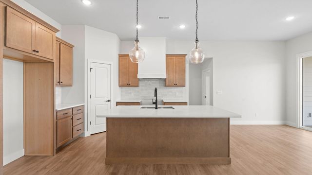 4405 ROYAL COUNTY RD, Columbia, MO 65201